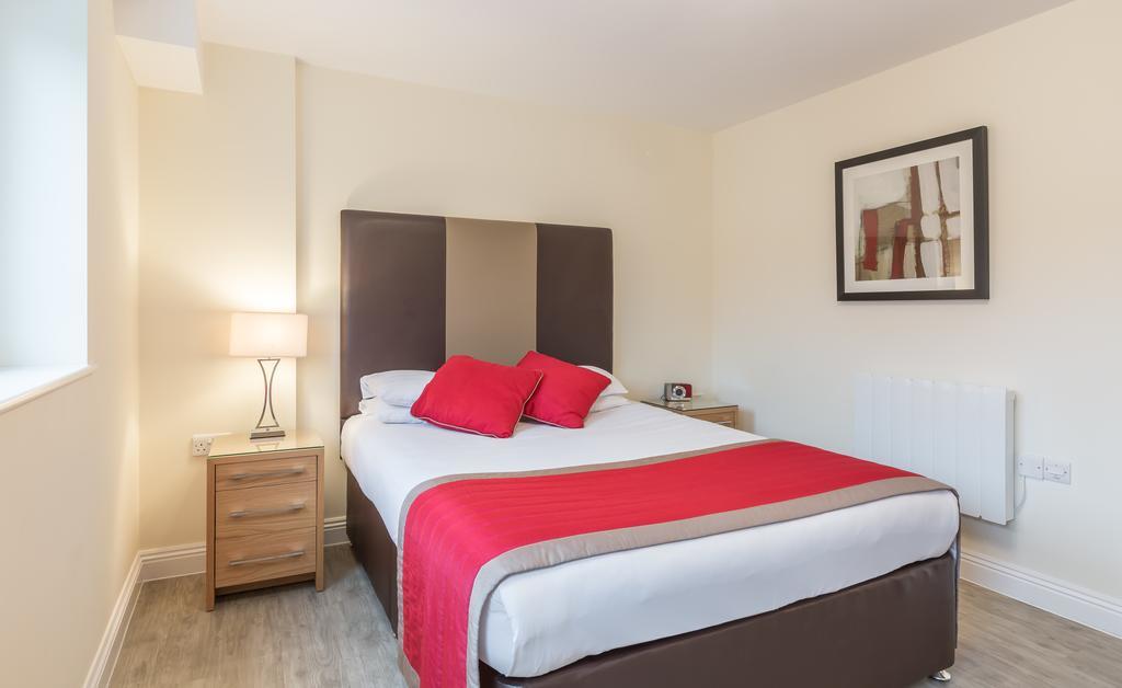 House Of Fisher - Central Point Basingstoke Zimmer foto