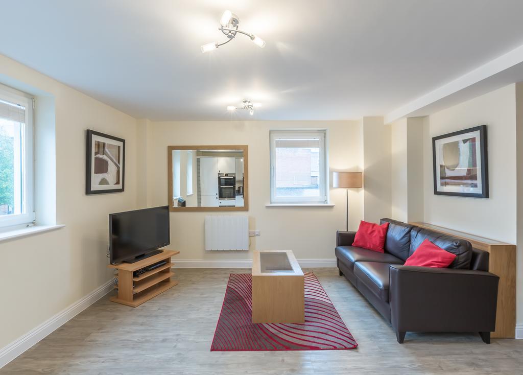 House Of Fisher - Central Point Basingstoke Zimmer foto